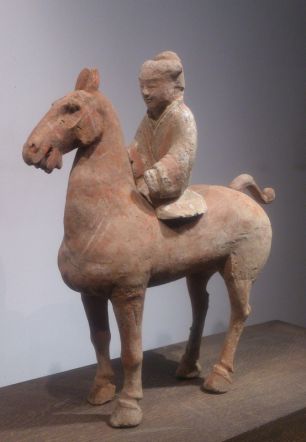 Скульптура всадника на лошади