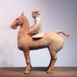 Скульптура всадника на лошади
